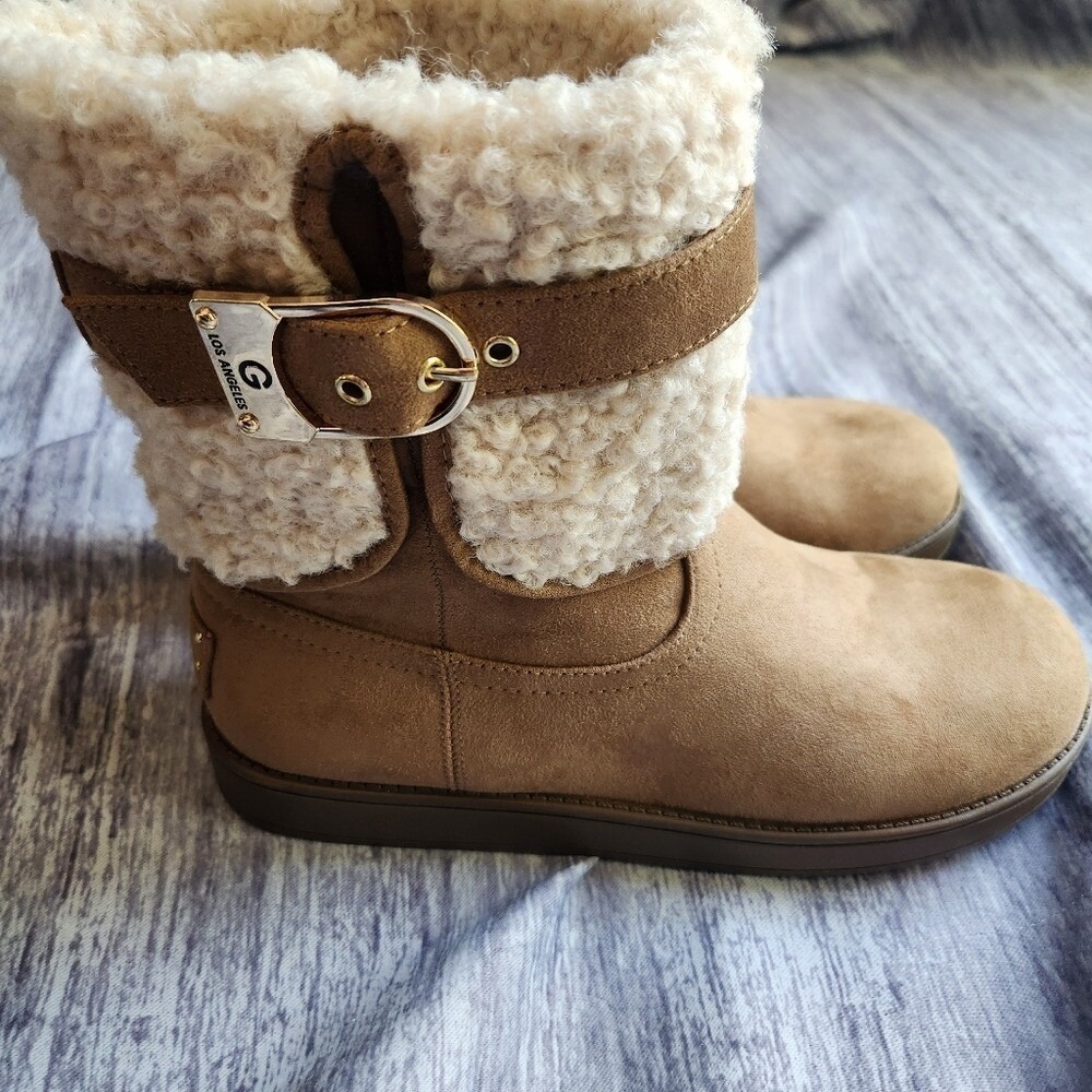 GBG Los Angeles Tan Suede Shearling Cuff Buckle Accent Winter Boots Size 7.5